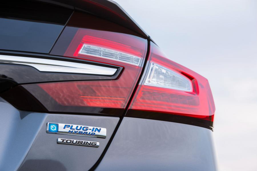 Детали экстерьера Honda Clarity Plug-In Hybrid 2017 года  (NA) (фото 16 из 84)